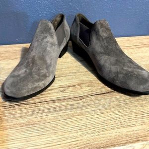 Size 9 woman's Paul Green nwot ankle slip on booties